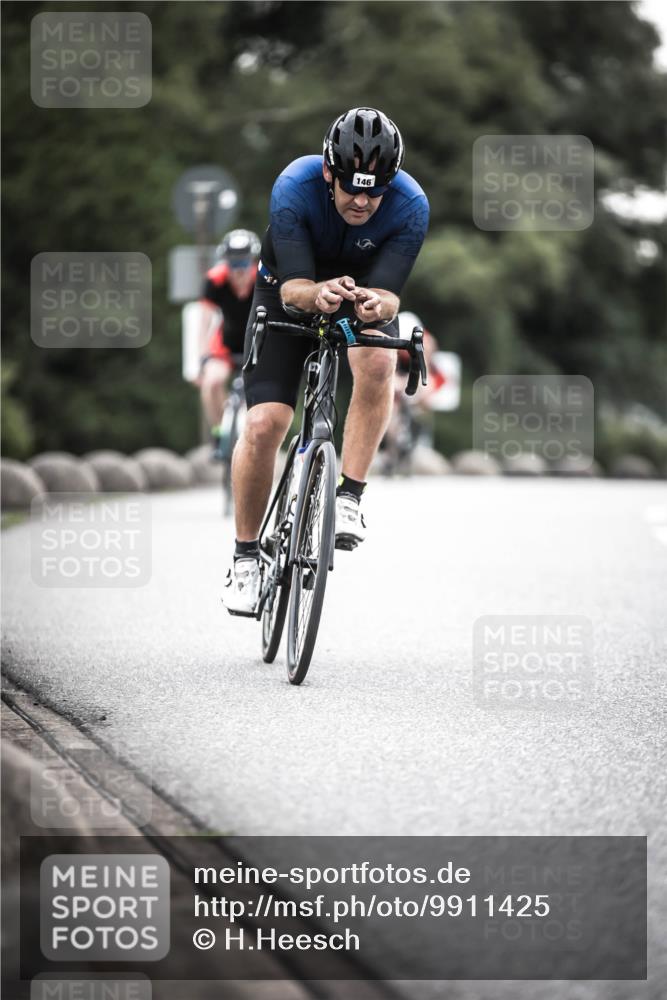 21.06.2026 - 29. Vierlanden-Triathlon H.Heesch http://msf.ph/oto/9911425 21.06.2026 09:41:41 Radfahren 41, 48, 146, 1353 meine-sportfotos.de