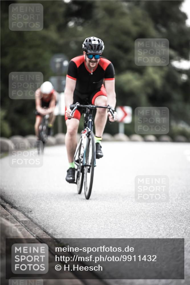 21.06.2026 - 29. Vierlanden-Triathlon H.Heesch http://msf.ph/oto/9911432 21.06.2026 09:41:43 Radfahren 15, 41, 48, 89, 146, 1353 meine-sportfotos.de