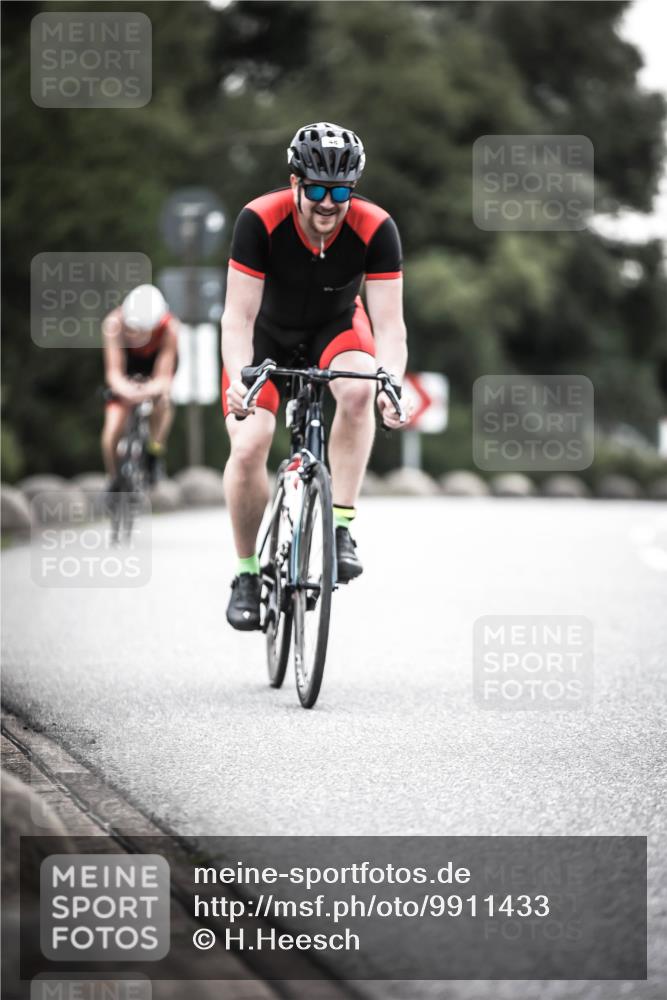 21.06.2026 - 29. Vierlanden-Triathlon H.Heesch http://msf.ph/oto/9911433 21.06.2026 09:41:43 Radfahren 15, 41, 48, 89, 146, 1353 meine-sportfotos.de