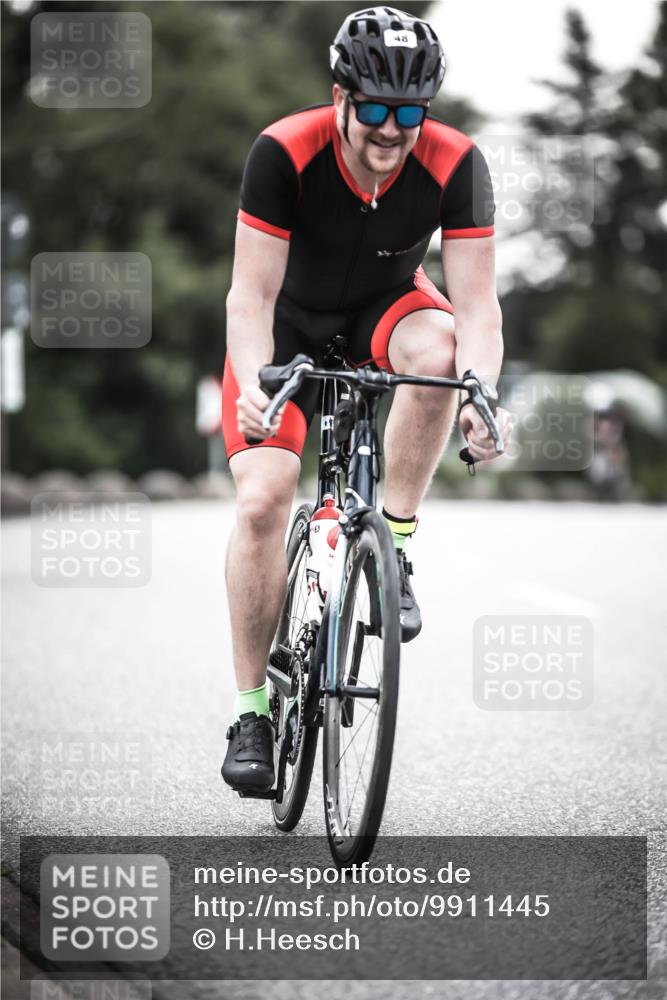 21.06.2026 - 29. Vierlanden-Triathlon H.Heesch http://msf.ph/oto/9911445 21.06.2026 09:41:43 Radfahren 15, 41, 48, 89, 146, 1353 meine-sportfotos.de