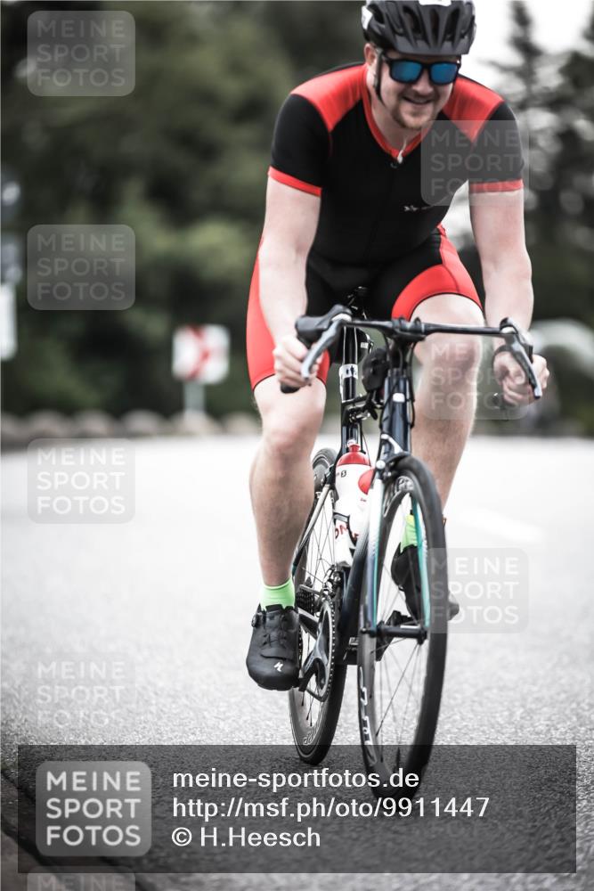 21.06.2026 - 29. Vierlanden-Triathlon H.Heesch http://msf.ph/oto/9911447 21.06.2026 09:41:43 Radfahren 15, 41, 48, 89, 146, 1353 meine-sportfotos.de