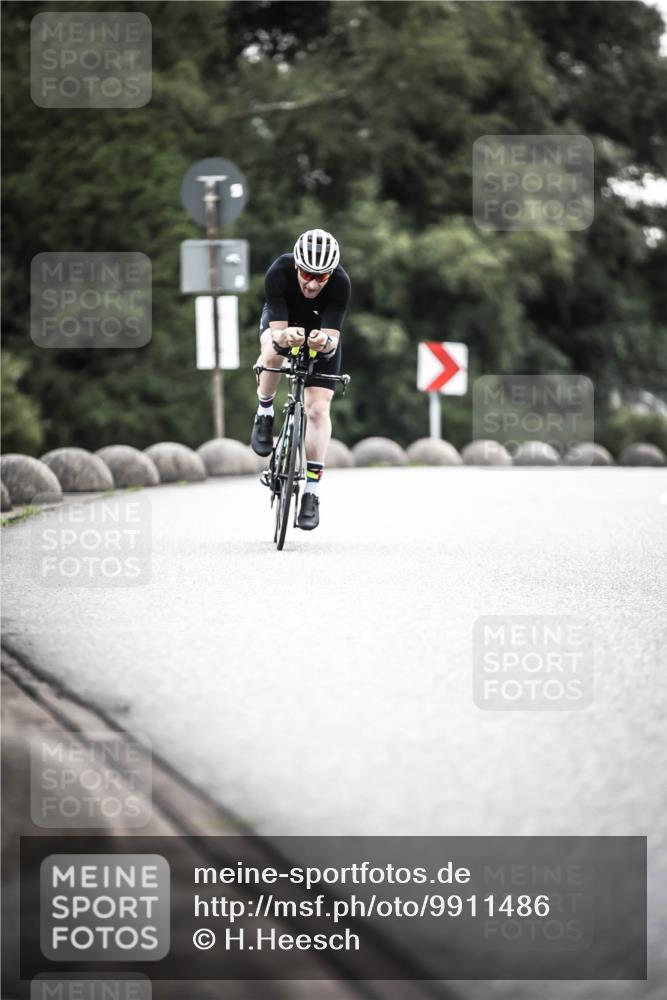 21.06.2026 - 29. Vierlanden-Triathlon H.Heesch http://msf.ph/oto/9911486 21.06.2026 09:42:02 Radfahren 191, 244, 1354 meine-sportfotos.de