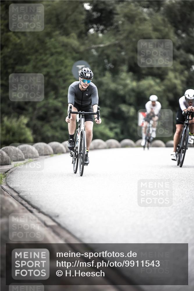 21.06.2026 - 29. Vierlanden-Triathlon H.Heesch http://msf.ph/oto/9911543 21.06.2026 09:42:44 Radfahren 71, 81, 121, 231 meine-sportfotos.de