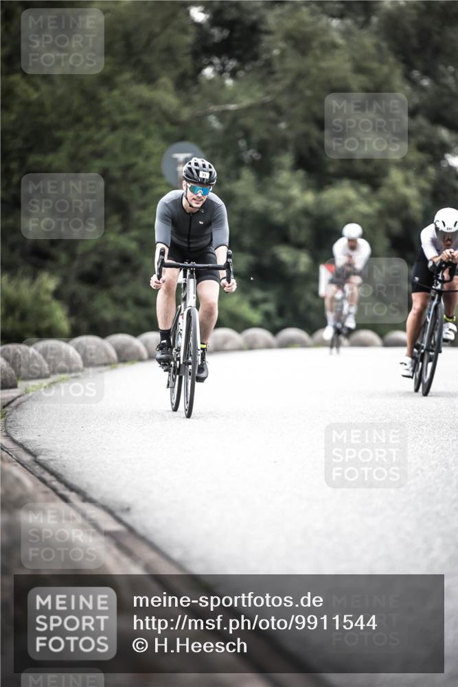 21.06.2026 - 29. Vierlanden-Triathlon H.Heesch http://msf.ph/oto/9911544 21.06.2026 09:42:45 Radfahren 71, 81, 231 meine-sportfotos.de