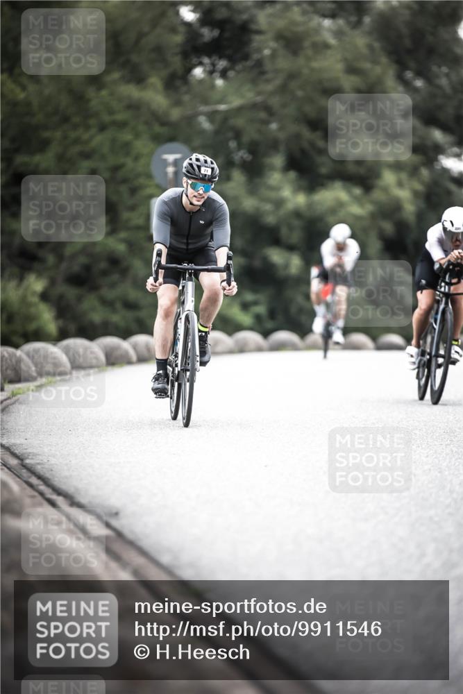 21.06.2026 - 29. Vierlanden-Triathlon H.Heesch http://msf.ph/oto/9911546 21.06.2026 09:42:45 Radfahren 71, 81, 231 meine-sportfotos.de