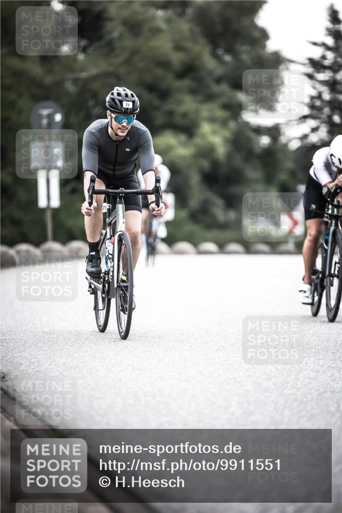 21.06.2026 - 29. Vierlanden-Triathlon H.Heesch http://msf.ph/oto/9911551 21.06.2026 09:42:45 Radfahren 71, 81, 231 meine-sportfotos.de