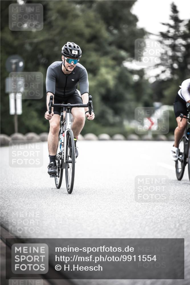 21.06.2026 - 29. Vierlanden-Triathlon H.Heesch http://msf.ph/oto/9911554 21.06.2026 09:42:45 Radfahren 71, 81, 231 meine-sportfotos.de