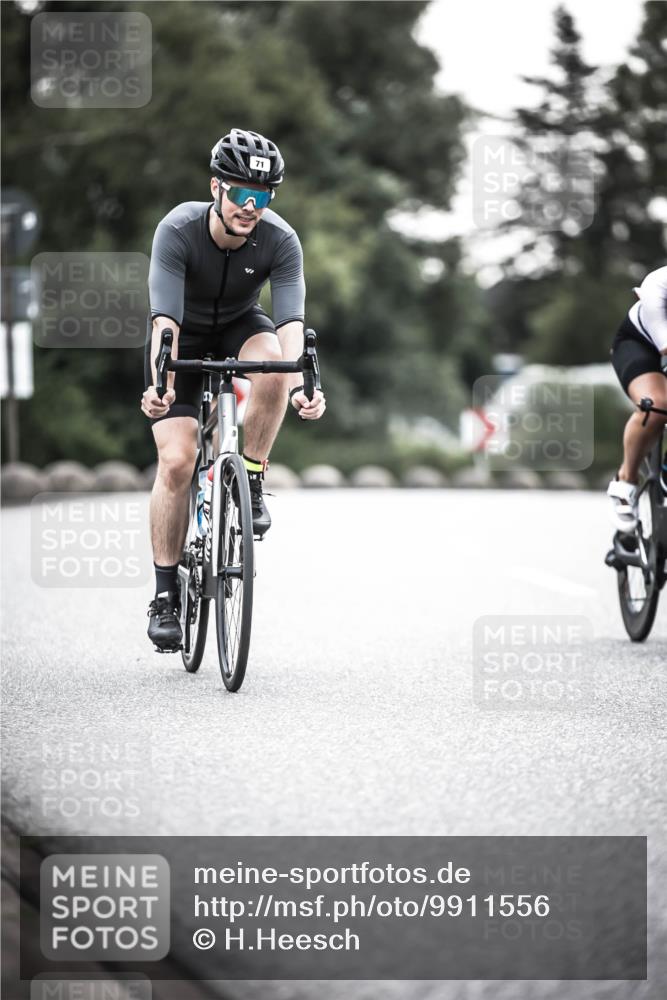 21.06.2026 - 29. Vierlanden-Triathlon H.Heesch http://msf.ph/oto/9911556 21.06.2026 09:42:45 Radfahren 71, 81, 231 meine-sportfotos.de