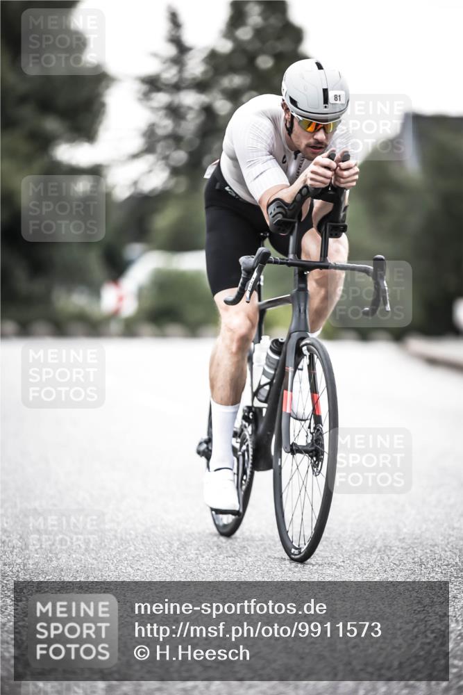21.06.2026 - 29. Vierlanden-Triathlon H.Heesch http://msf.ph/oto/9911573 21.06.2026 09:42:48 Radfahren 71, 81, 231 meine-sportfotos.de