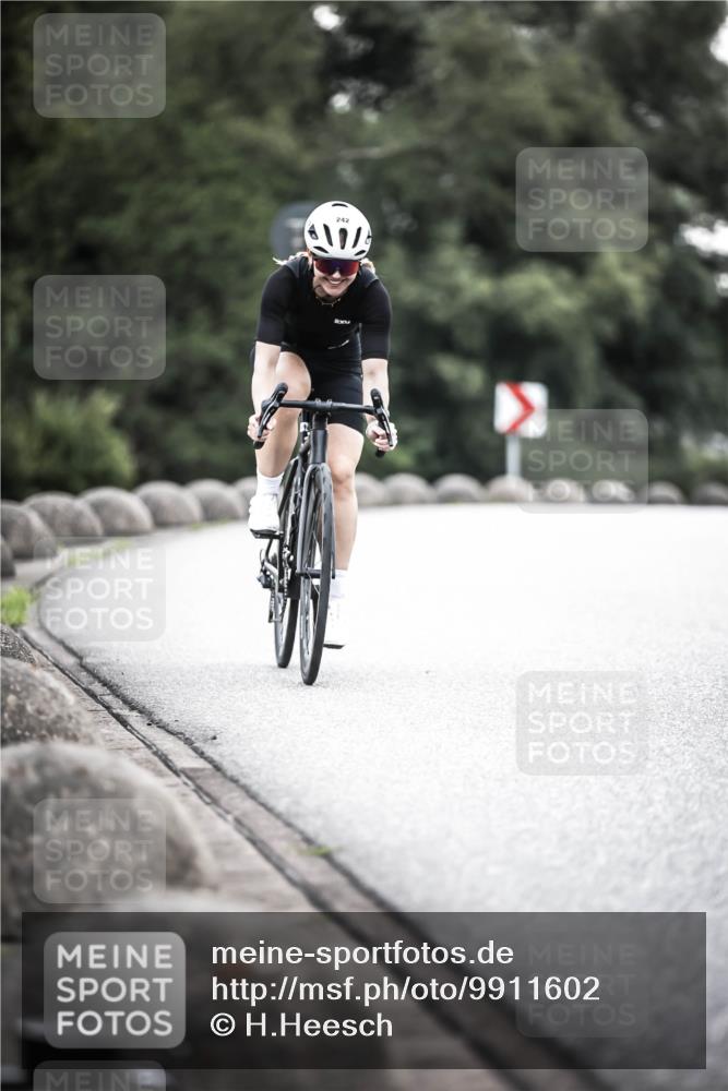 21.06.2026 - 29. Vierlanden-Triathlon H.Heesch http://msf.ph/oto/9911602 21.06.2026 09:43:09 Radfahren 242 meine-sportfotos.de