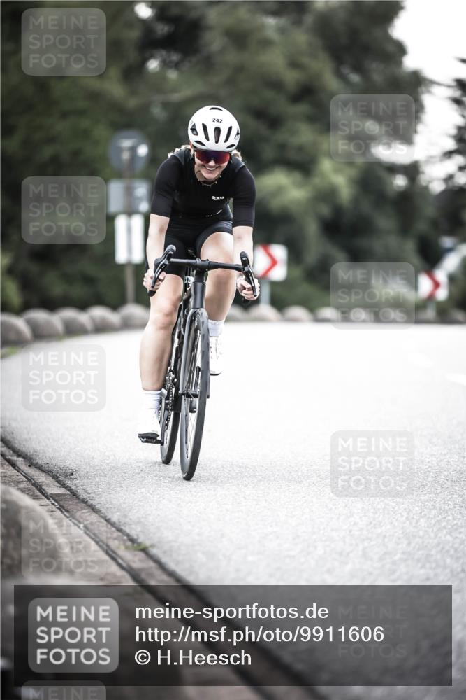 21.06.2026 - 29. Vierlanden-Triathlon H.Heesch http://msf.ph/oto/9911606 21.06.2026 09:43:09 Radfahren 242 meine-sportfotos.de