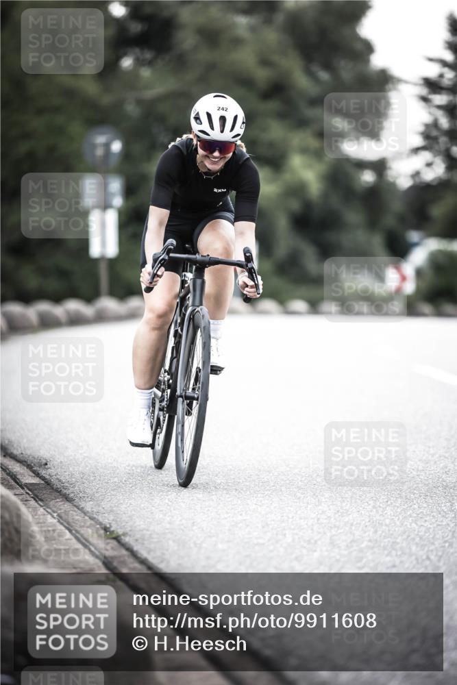 21.06.2026 - 29. Vierlanden-Triathlon H.Heesch http://msf.ph/oto/9911608 21.06.2026 09:43:09 Radfahren 242 meine-sportfotos.de