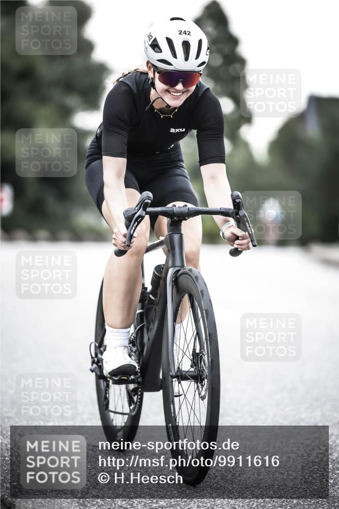 21.06.2026 - 29. Vierlanden-Triathlon H.Heesch http://msf.ph/oto/9911616 21.06.2026 09:43:10 Radfahren 242 meine-sportfotos.de