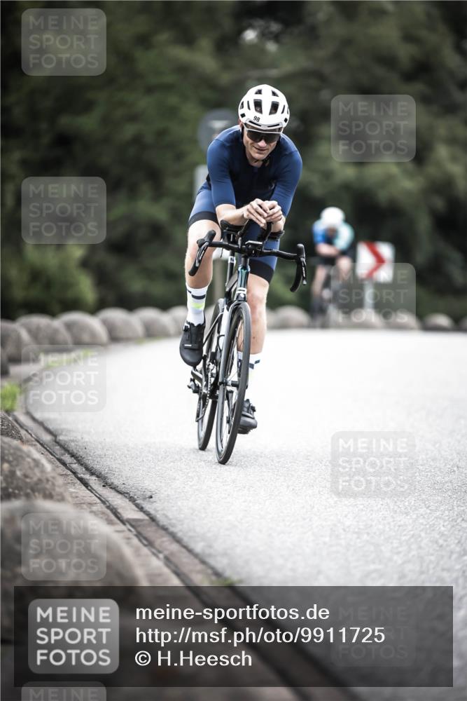 21.06.2026 - 29. Vierlanden-Triathlon H.Heesch http://msf.ph/oto/9911725 21.06.2026 09:44:33 Radfahren 16, 63, 94, 98, 107, 120, 183, 302 meine-sportfotos.de