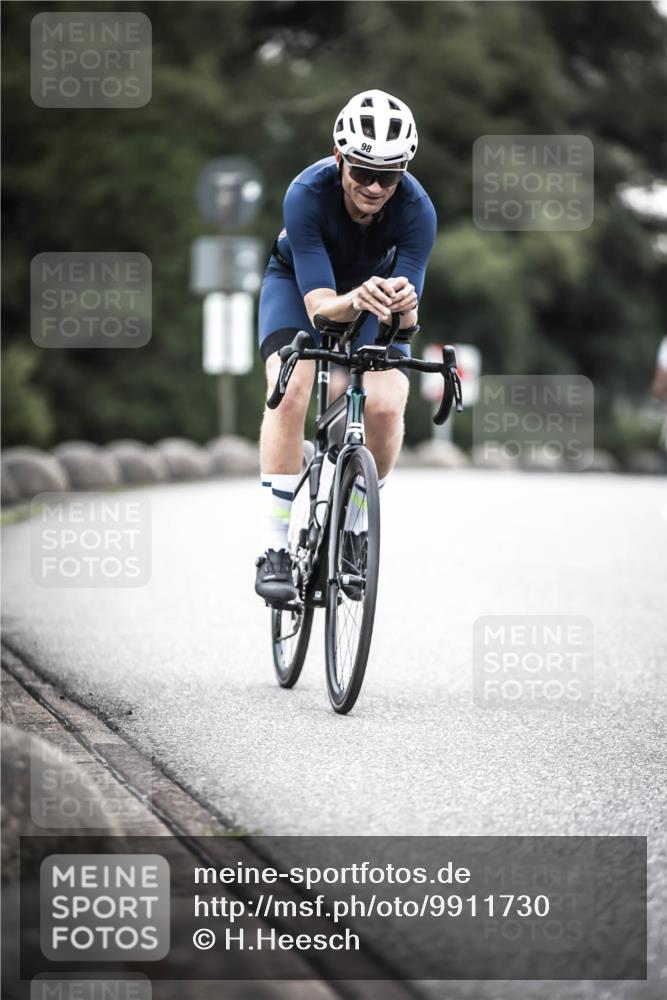 21.06.2026 - 29. Vierlanden-Triathlon H.Heesch http://msf.ph/oto/9911730 21.06.2026 09:44:33 Radfahren 16, 63, 94, 98, 107, 120, 183, 302 meine-sportfotos.de