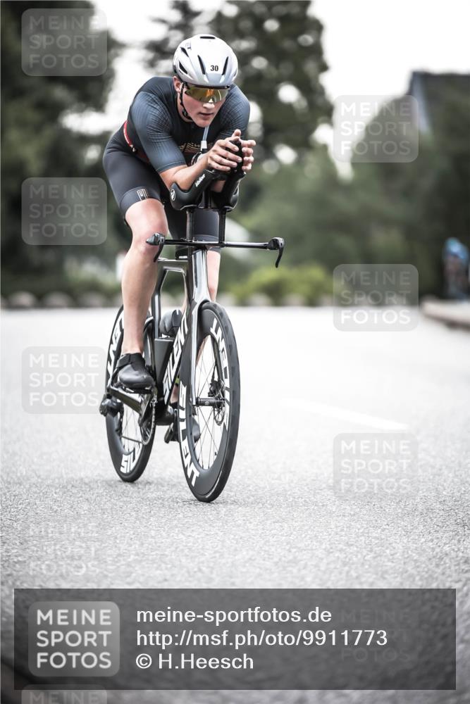 21.06.2026 - 29. Vierlanden-Triathlon H.Heesch http://msf.ph/oto/9911773 21.06.2026 09:45:06 Radfahren 30, 284 meine-sportfotos.de