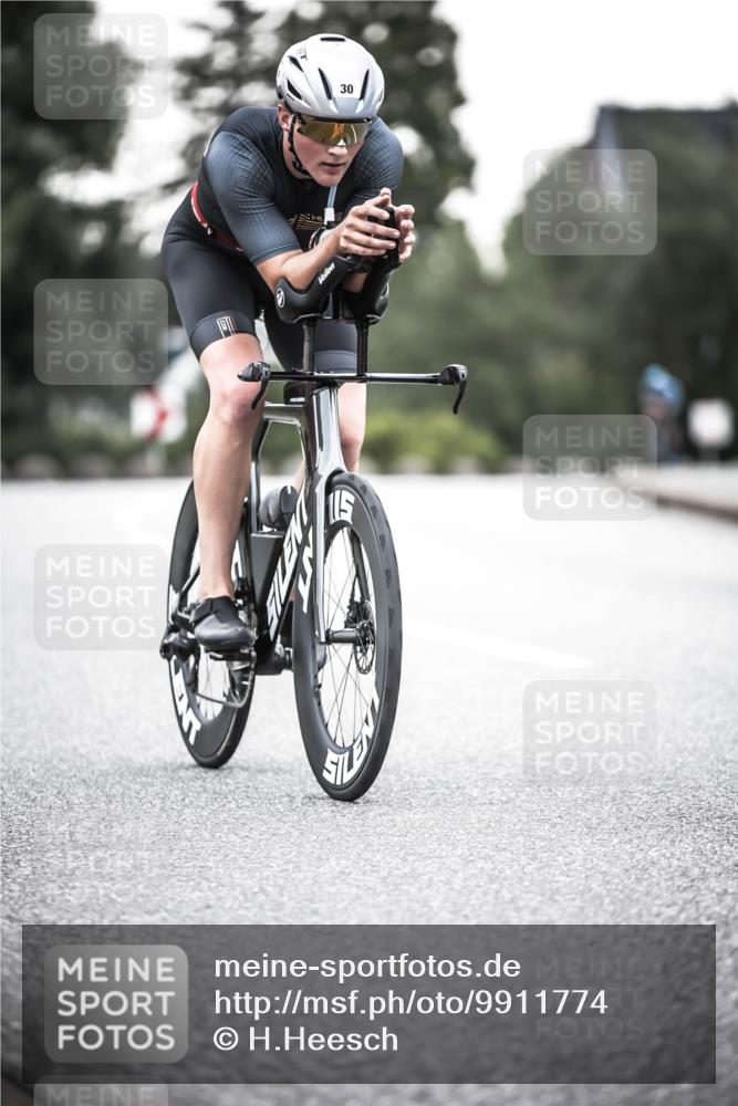 21.06.2026 - 29. Vierlanden-Triathlon H.Heesch http://msf.ph/oto/9911774 21.06.2026 09:45:06 Radfahren 30, 284 meine-sportfotos.de