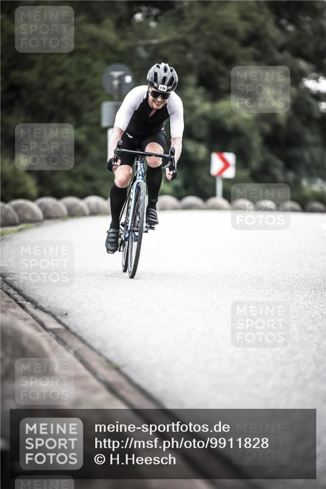 21.06.2026 - 29. Vierlanden-Triathlon H.Heesch http://msf.ph/oto/9911828 21.06.2026 09:45:37 Radfahren 20, 176, 226 meine-sportfotos.de
