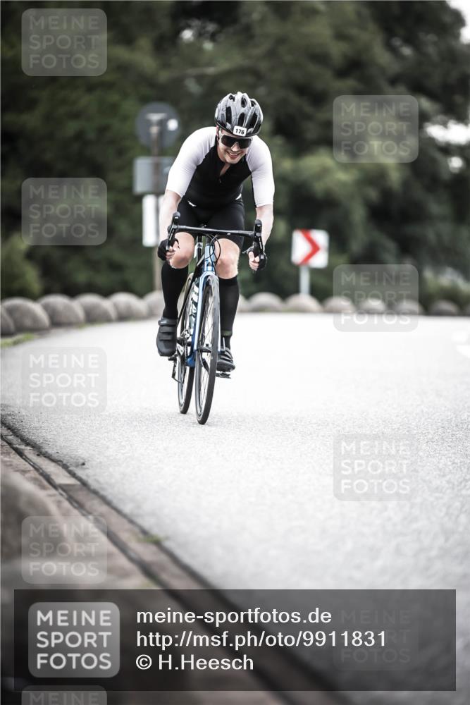 21.06.2026 - 29. Vierlanden-Triathlon H.Heesch http://msf.ph/oto/9911831 21.06.2026 09:45:37 Radfahren 20, 176, 226 meine-sportfotos.de