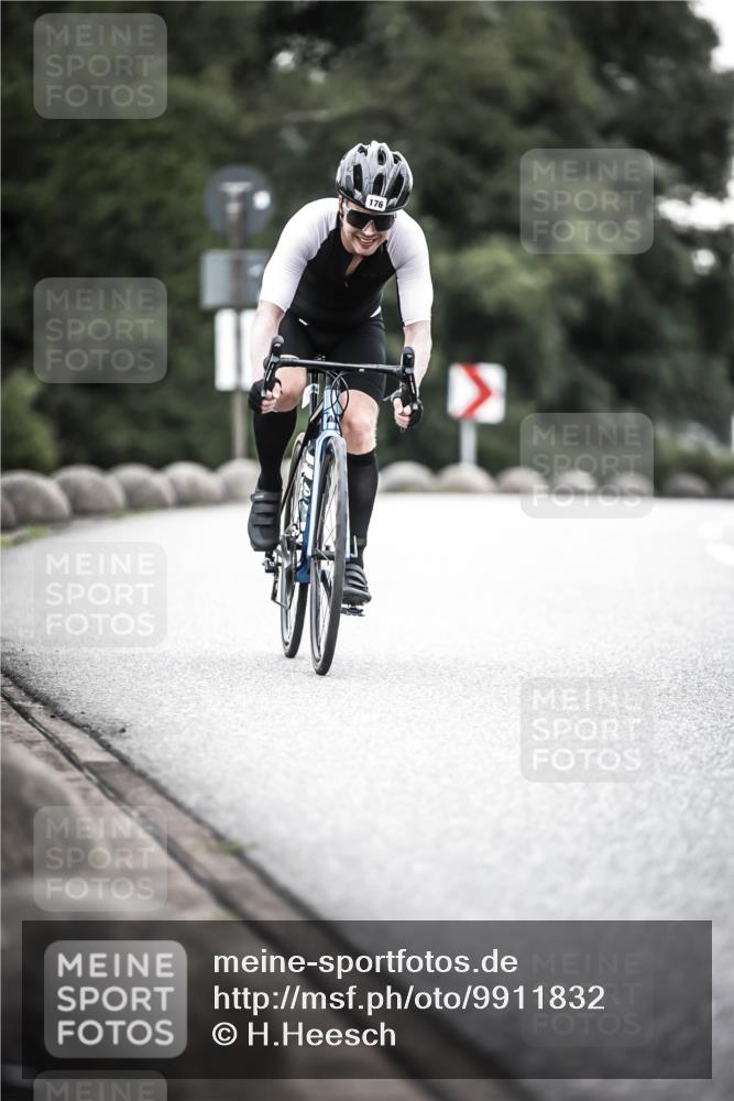 21.06.2026 - 29. Vierlanden-Triathlon H.Heesch http://msf.ph/oto/9911832 21.06.2026 09:45:37 Radfahren 20, 176, 226 meine-sportfotos.de