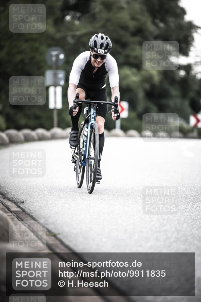 21.06.2026 - 29. Vierlanden-Triathlon H.Heesch http://msf.ph/oto/9911835 21.06.2026 09:45:37 Radfahren 20, 176, 226 meine-sportfotos.de