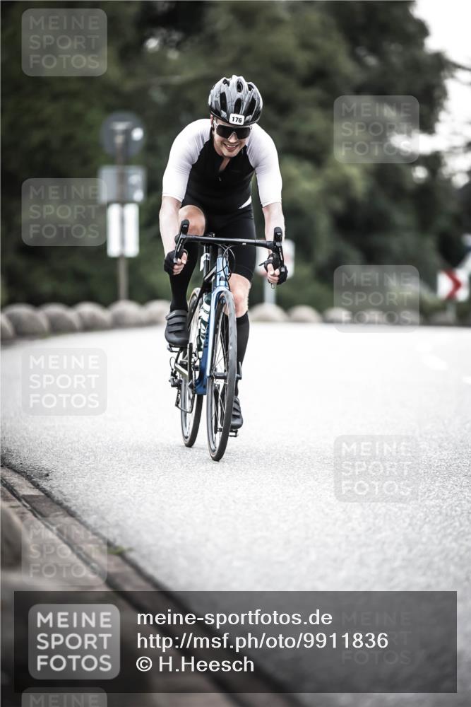 21.06.2026 - 29. Vierlanden-Triathlon H.Heesch http://msf.ph/oto/9911836 21.06.2026 09:45:38 Radfahren 20, 176, 226 meine-sportfotos.de
