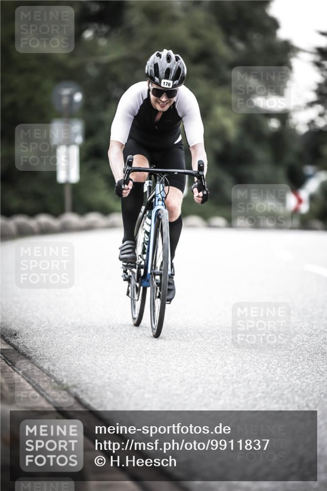 21.06.2026 - 29. Vierlanden-Triathlon H.Heesch http://msf.ph/oto/9911837 21.06.2026 09:45:38 Radfahren 20, 176, 226 meine-sportfotos.de