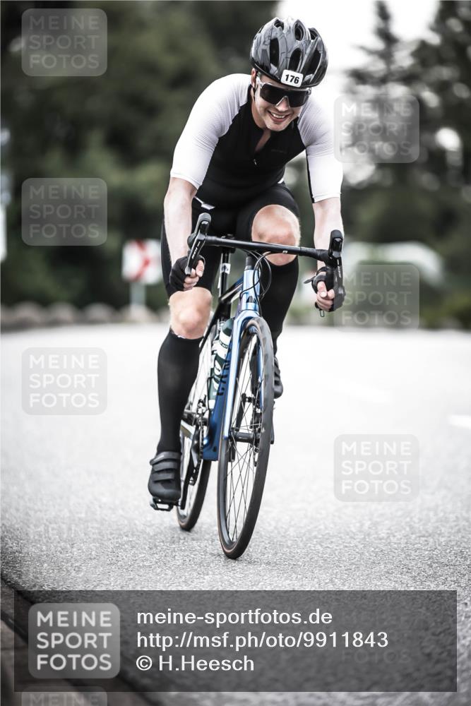 21.06.2026 - 29. Vierlanden-Triathlon H.Heesch http://msf.ph/oto/9911843 21.06.2026 09:45:38 Radfahren 20, 176, 226 meine-sportfotos.de