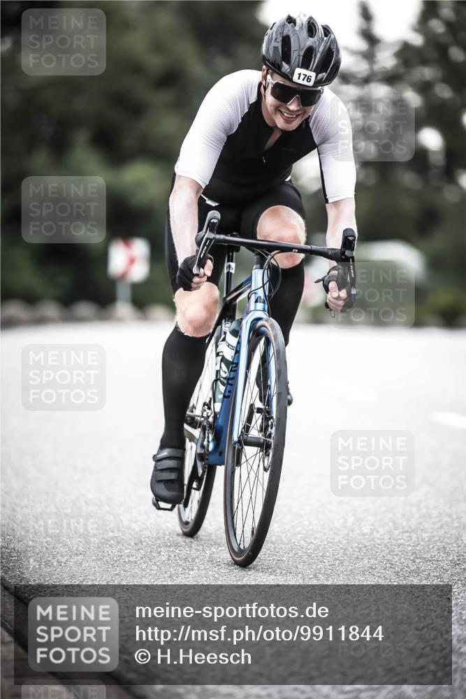 21.06.2026 - 29. Vierlanden-Triathlon H.Heesch http://msf.ph/oto/9911844 21.06.2026 09:45:38 Radfahren 20, 176, 226 meine-sportfotos.de