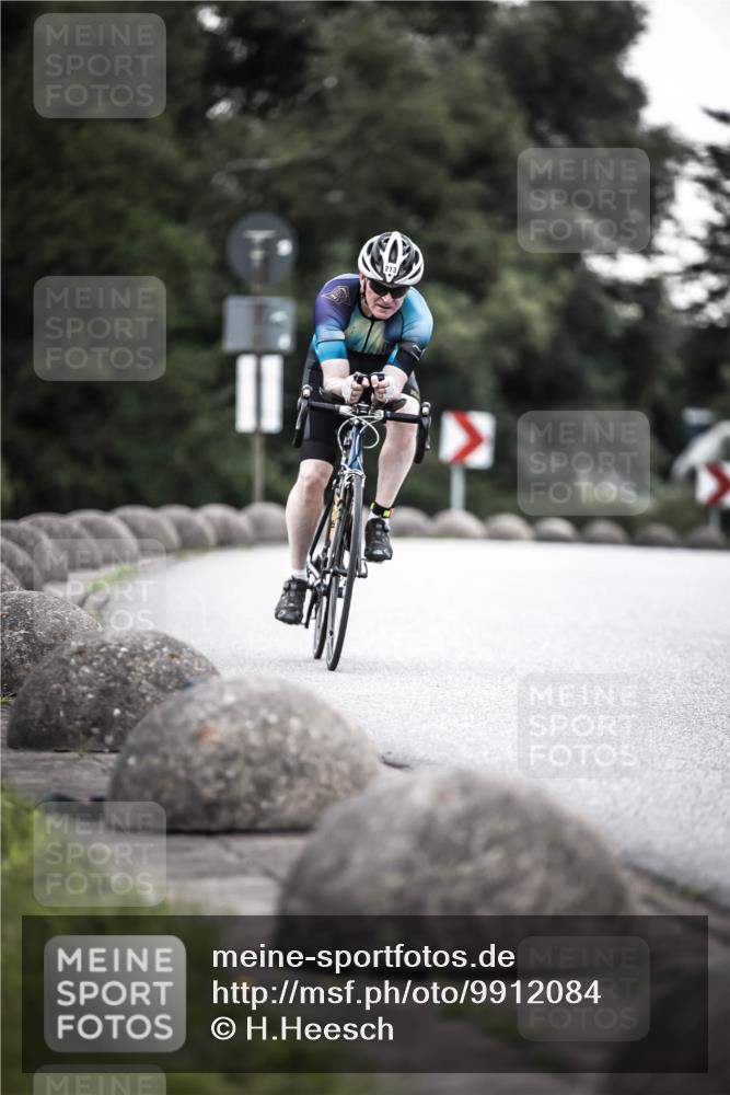 21.06.2026 - 29. Vierlanden-Triathlon H.Heesch http://msf.ph/oto/9912084 21.06.2026 09:49:33 Radfahren 213, 298 meine-sportfotos.de