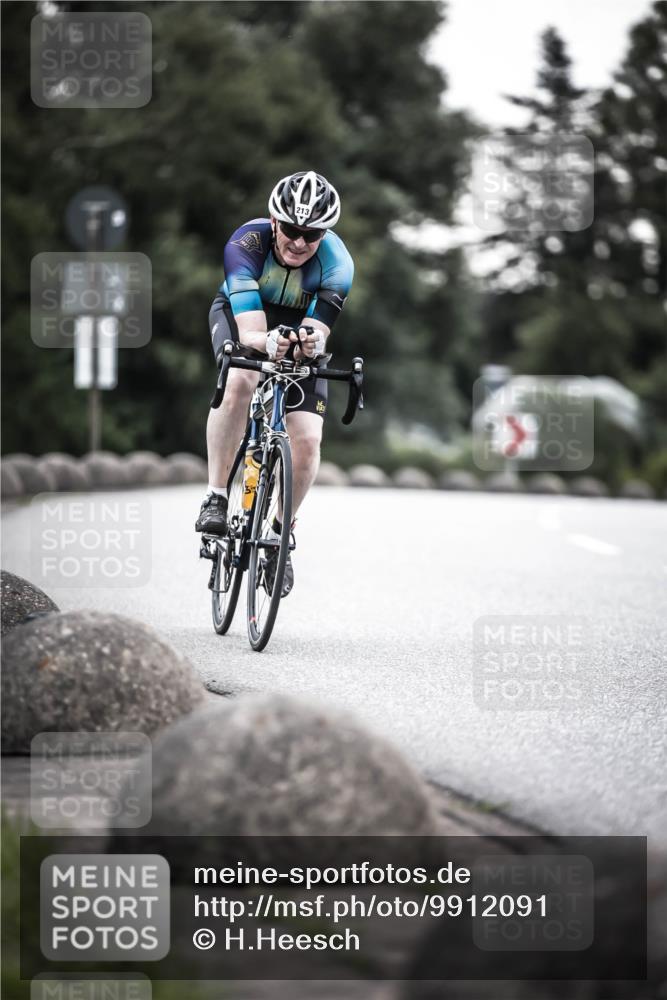 21.06.2026 - 29. Vierlanden-Triathlon H.Heesch http://msf.ph/oto/9912091 21.06.2026 09:49:34 Radfahren 145, 213 meine-sportfotos.de