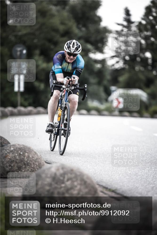 21.06.2026 - 29. Vierlanden-Triathlon H.Heesch http://msf.ph/oto/9912092 21.06.2026 09:49:34 Radfahren 145, 213 meine-sportfotos.de