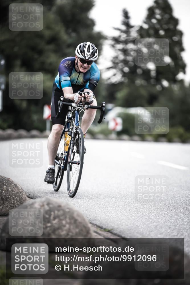 21.06.2026 - 29. Vierlanden-Triathlon H.Heesch http://msf.ph/oto/9912096 21.06.2026 09:49:34 Radfahren 145, 213 meine-sportfotos.de