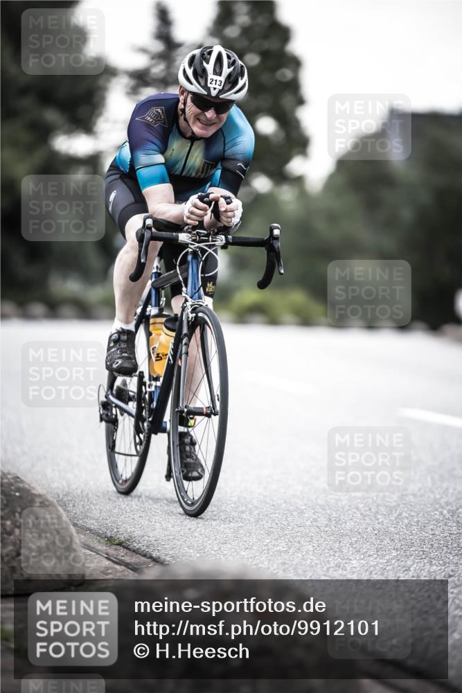 21.06.2026 - 29. Vierlanden-Triathlon H.Heesch http://msf.ph/oto/9912101 21.06.2026 09:49:34 Radfahren 145, 213 meine-sportfotos.de