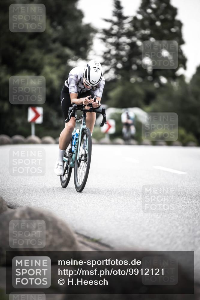 21.06.2026 - 29. Vierlanden-Triathlon H.Heesch http://msf.ph/oto/9912121 21.06.2026 09:51:15 Radfahren 41, 42, 228, 244 meine-sportfotos.de