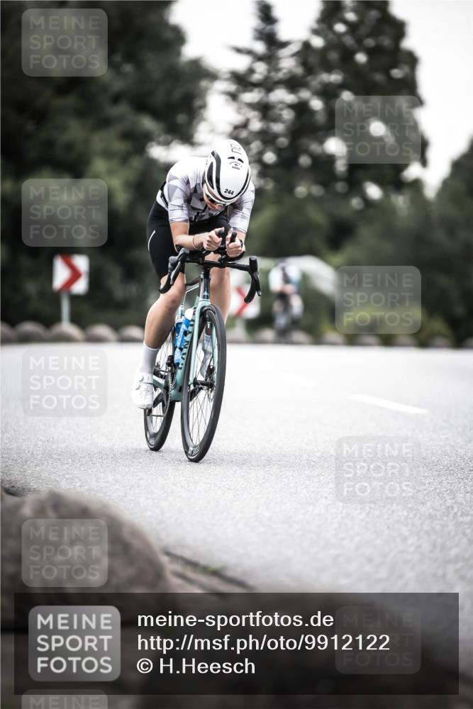 21.06.2026 - 29. Vierlanden-Triathlon H.Heesch http://msf.ph/oto/9912122 21.06.2026 09:51:15 Radfahren 41, 42, 228, 244 meine-sportfotos.de