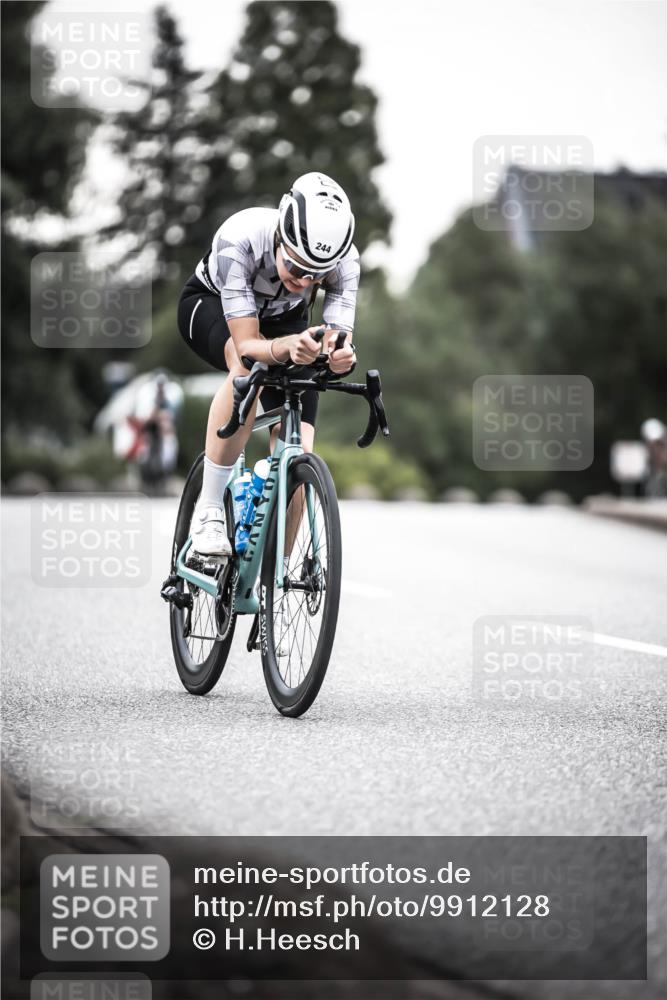 21.06.2026 - 29. Vierlanden-Triathlon H.Heesch http://msf.ph/oto/9912128 21.06.2026 09:51:16 Radfahren 32, 41, 42, 228, 244 meine-sportfotos.de
