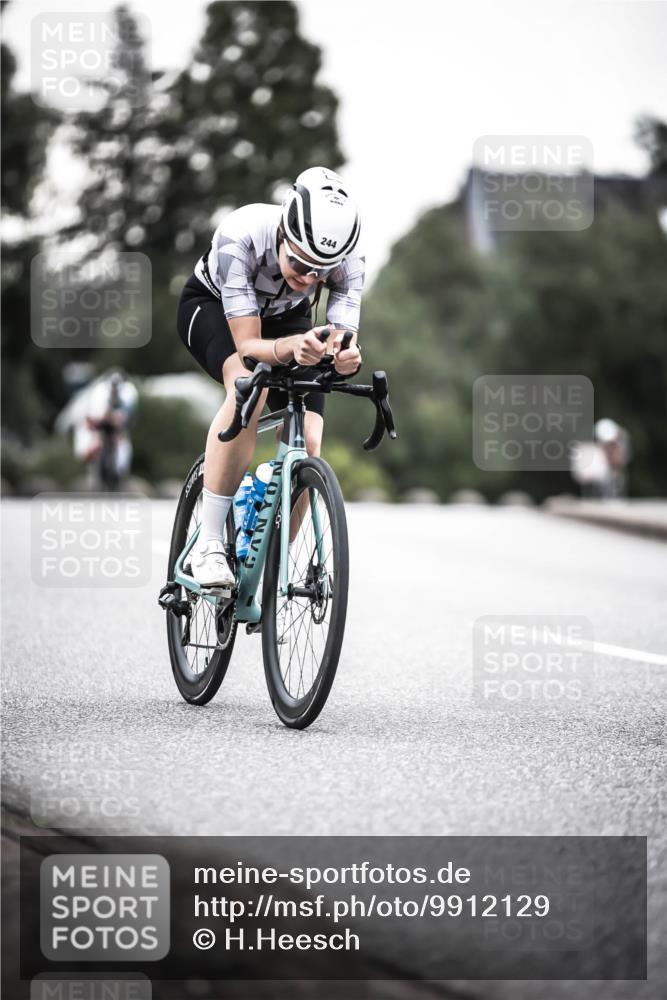 21.06.2026 - 29. Vierlanden-Triathlon H.Heesch http://msf.ph/oto/9912129 21.06.2026 09:51:16 Radfahren 32, 41, 42, 228, 244 meine-sportfotos.de