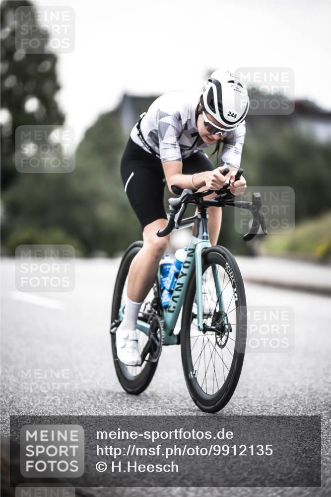 21.06.2026 - 29. Vierlanden-Triathlon H.Heesch http://msf.ph/oto/9912135 21.06.2026 09:51:16 Radfahren 32, 41, 42, 228, 244 meine-sportfotos.de