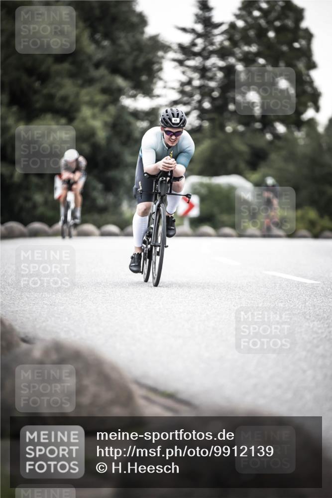 21.06.2026 - 29. Vierlanden-Triathlon H.Heesch http://msf.ph/oto/9912139 21.06.2026 09:51:21 Radfahren 32, 41, 42, 129, 228 meine-sportfotos.de