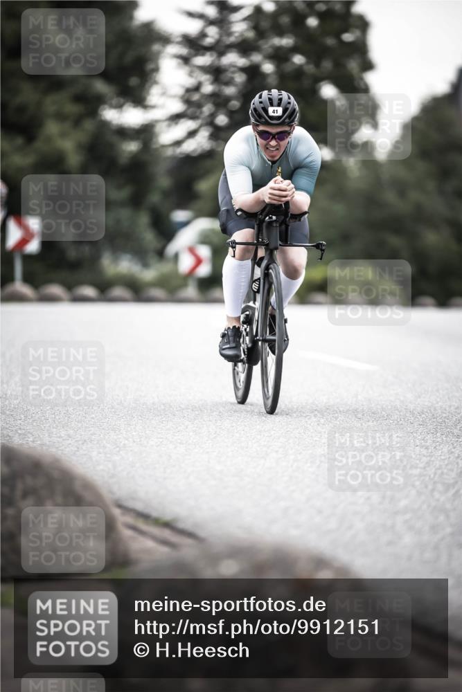 21.06.2026 - 29. Vierlanden-Triathlon H.Heesch http://msf.ph/oto/9912151 21.06.2026 09:51:21 Radfahren 32, 41, 42, 129, 228 meine-sportfotos.de