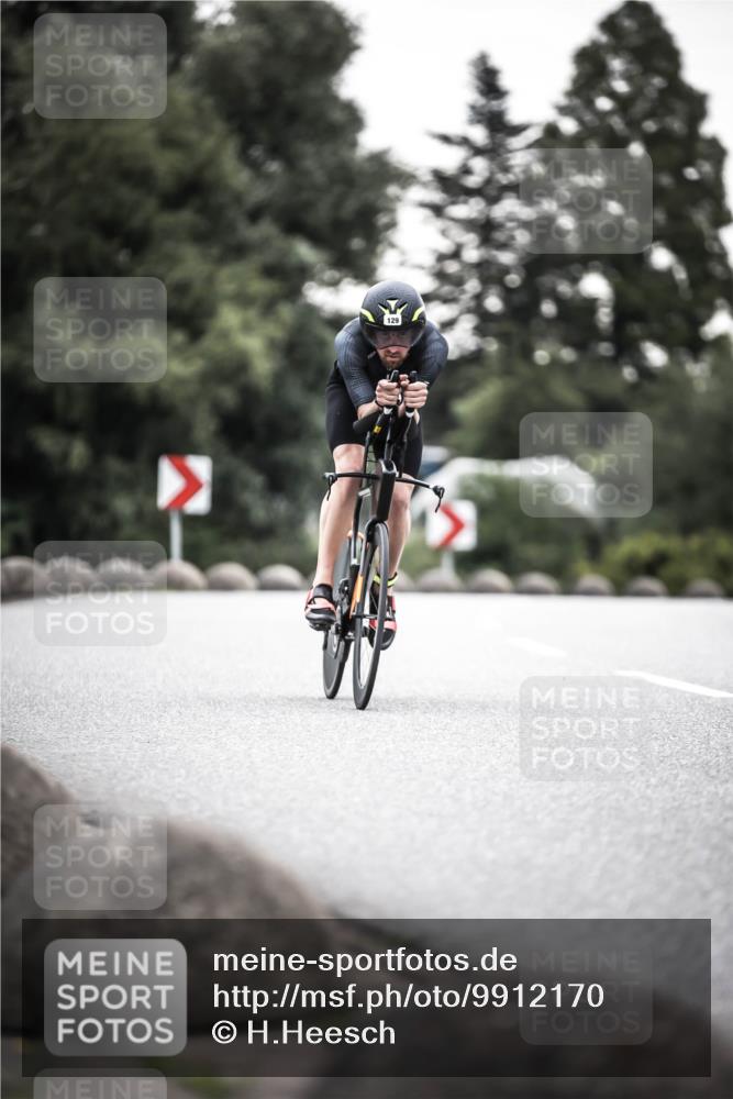 21.06.2026 - 29. Vierlanden-Triathlon H.Heesch http://msf.ph/oto/9912170 21.06.2026 09:51:25 Radfahren 32, 41, 42, 129 meine-sportfotos.de