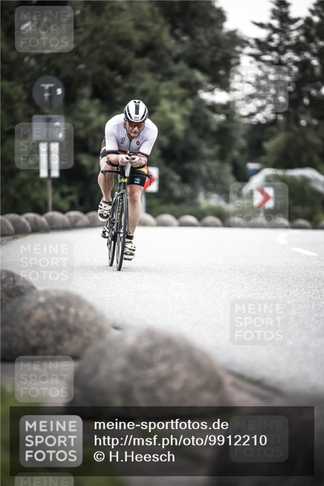 21.06.2026 - 29. Vierlanden-Triathlon H.Heesch http://msf.ph/oto/9912210 21.06.2026 09:52:06 Radfahren 76, 84, 132, 169, 211, 274, 300 meine-sportfotos.de