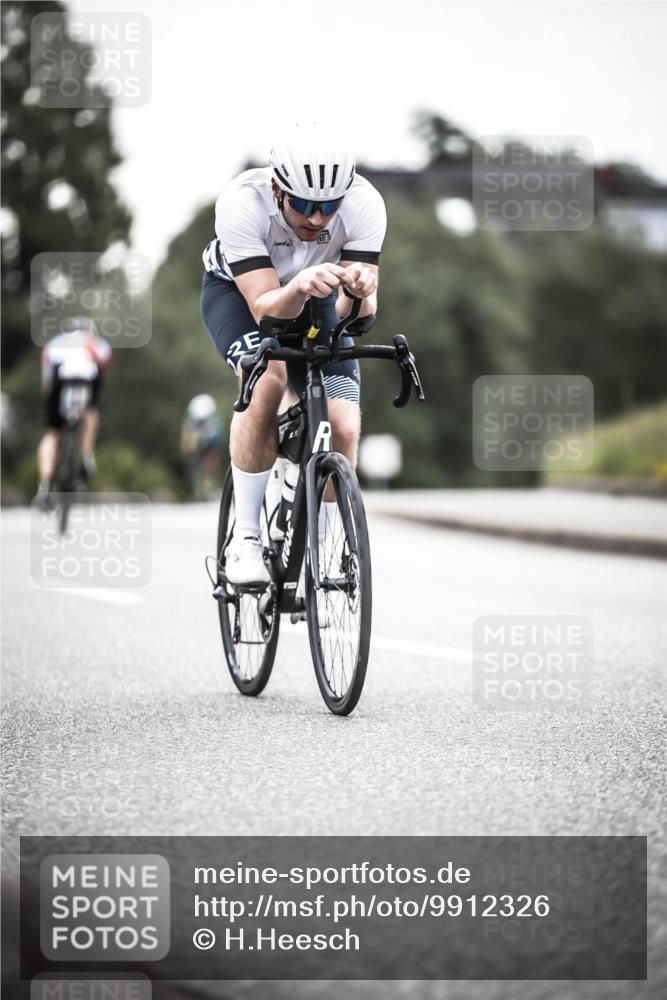21.06.2026 - 29. Vierlanden-Triathlon H.Heesch http://msf.ph/oto/9912326 21.06.2026 09:53:34 Radfahren 51, 74, 79, 284, 302 meine-sportfotos.de