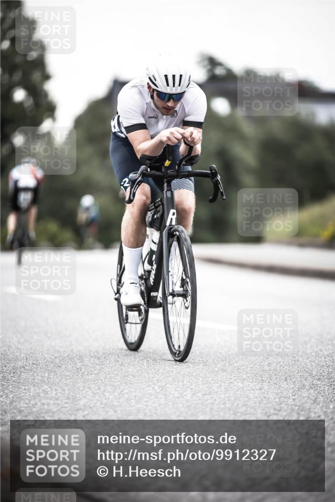 21.06.2026 - 29. Vierlanden-Triathlon H.Heesch http://msf.ph/oto/9912327 21.06.2026 09:53:34 Radfahren 51, 74, 79, 284, 302 meine-sportfotos.de