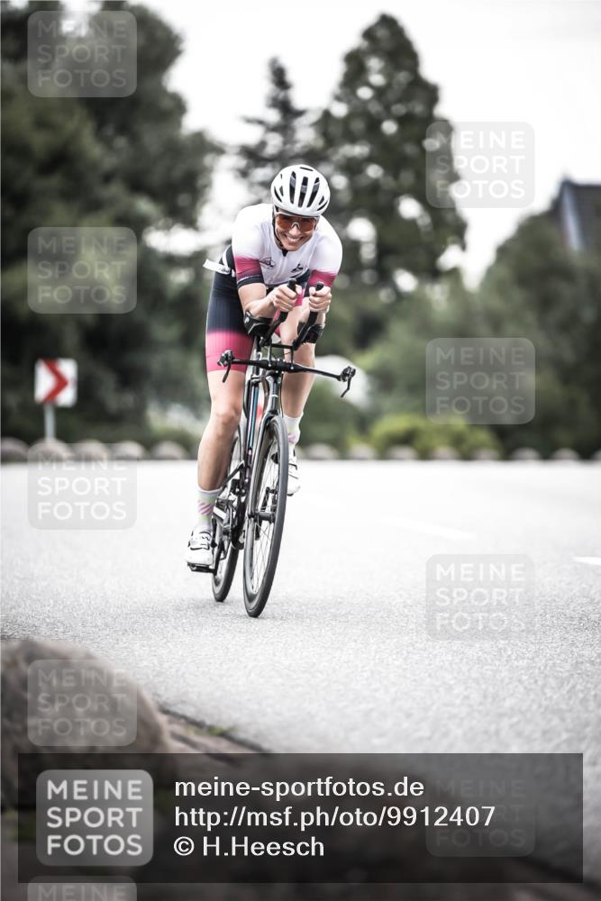 21.06.2026 - 29. Vierlanden-Triathlon H.Heesch http://msf.ph/oto/9912407 21.06.2026 09:54:33 Radfahren 4, 99, 141, 186, 226 meine-sportfotos.de