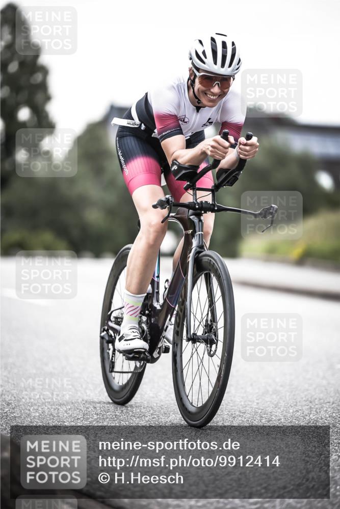 21.06.2026 - 29. Vierlanden-Triathlon H.Heesch http://msf.ph/oto/9912414 21.06.2026 09:54:33 Radfahren 4, 99, 141, 186, 226 meine-sportfotos.de