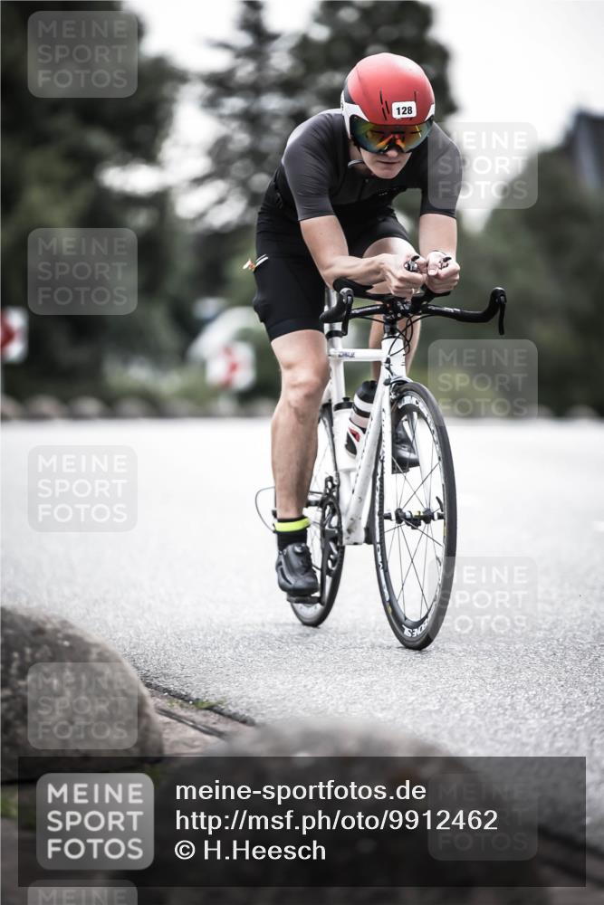 21.06.2026 - 29. Vierlanden-Triathlon H.Heesch http://msf.ph/oto/9912462 21.06.2026 09:55:03 Radfahren 128, 148, 264 meine-sportfotos.de
