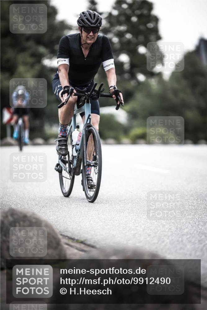 21.06.2026 - 29. Vierlanden-Triathlon H.Heesch http://msf.ph/oto/9912490 21.06.2026 09:55:35 Radfahren 142, 177, 184, 235, 252 meine-sportfotos.de