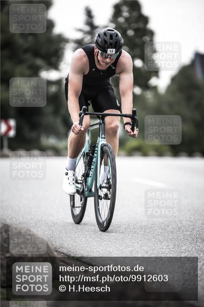 21.06.2026 - 29. Vierlanden-Triathlon H.Heesch http://msf.ph/oto/9912603 21.06.2026 09:56:47 Radfahren 12, 13 meine-sportfotos.de